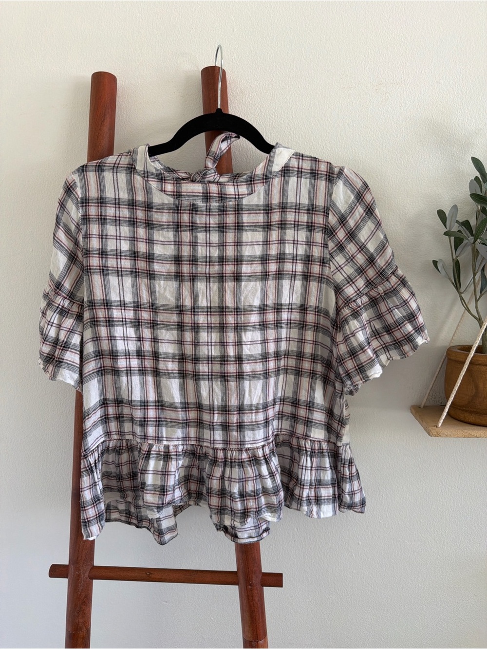 White and brown plaid ruffle crop top #plaid #ruffle